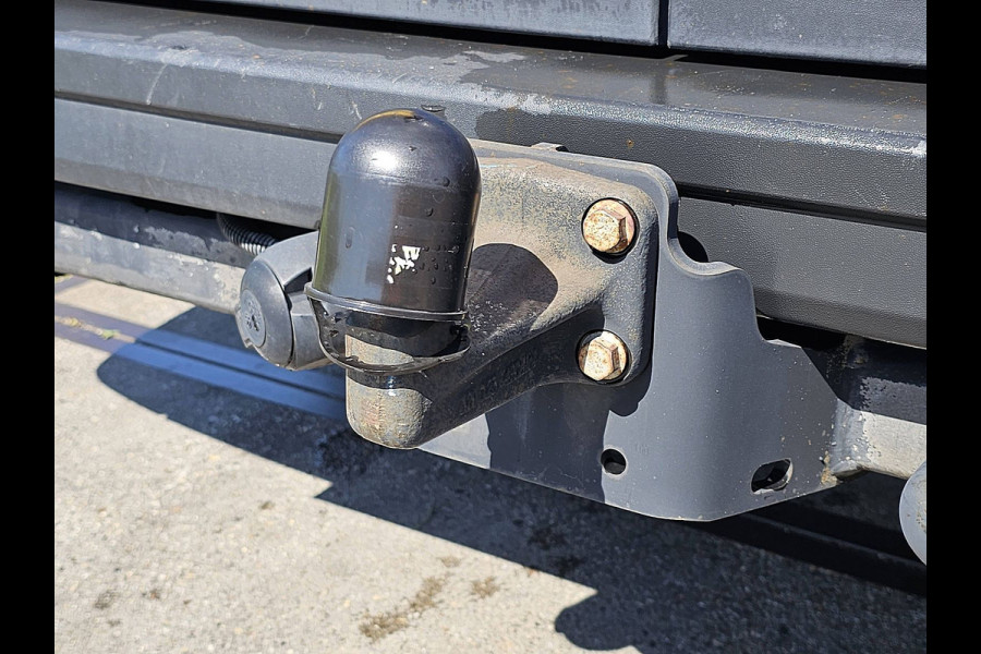 Volkswagen Crafter 35 2.0 TDI L3H2 Airco, Navi, Trekhaak, Carplay, 3 Zits, Euro6, 140 PK! Volkswagen Crafter 35 2.0 TDI L3H2 Airco, Navi, Trekhaak, Carplay, 3 Zits, Euro6, 140 PK!