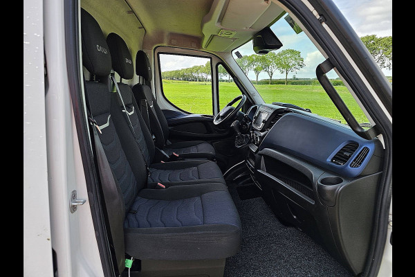 Iveco Daily 35S18HV 3.0 L5H3 ac automaat EURO6 cruisecontrol bluetooth carplay 3.0 ltr 3500 kg trekhaak Iveco Daily 35S18HV 3.0 L5H3 ac automaat EURO6 cruisecontrol bluetooth carplay 3.0 ltr 3500 kg trekhaak