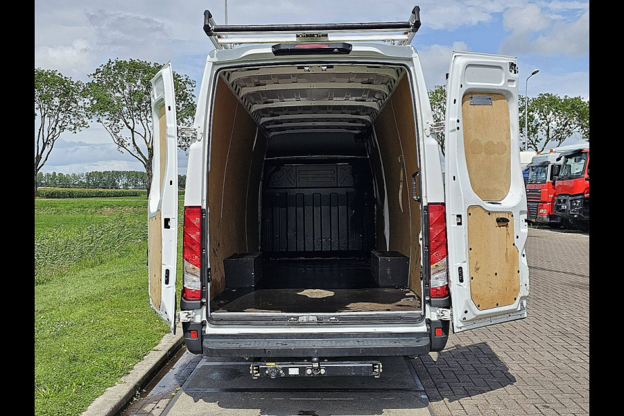 Iveco Daily 35S18HV 3.0 L5H3 ac automaat EURO6 cruisecontrol bluetooth carplay 3.0 ltr 3500 kg trekhaak Iveco Daily 35S18HV 3.0 L5H3 ac automaat EURO6 cruisecontrol bluetooth carplay 3.0 ltr 3500 kg trekhaak