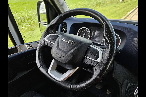 Iveco Daily 35S18HV 3.0 L5H3 ac automaat EURO6 cruisecontrol bluetooth carplay 3.0 ltr 3500 kg trekhaak Iveco Daily 35S18HV 3.0 L5H3 ac automaat EURO6 cruisecontrol bluetooth carplay 3.0 ltr 3500 kg trekhaak