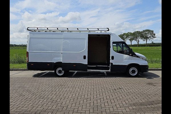 Iveco Daily 35S18HV 3.0 L5H3 ac automaat EURO6 cruisecontrol bluetooth carplay 3.0 ltr 3500 kg trekhaak Iveco Daily 35S18HV 3.0 L5H3 ac automaat EURO6 cruisecontrol bluetooth carplay 3.0 ltr 3500 kg trekhaak