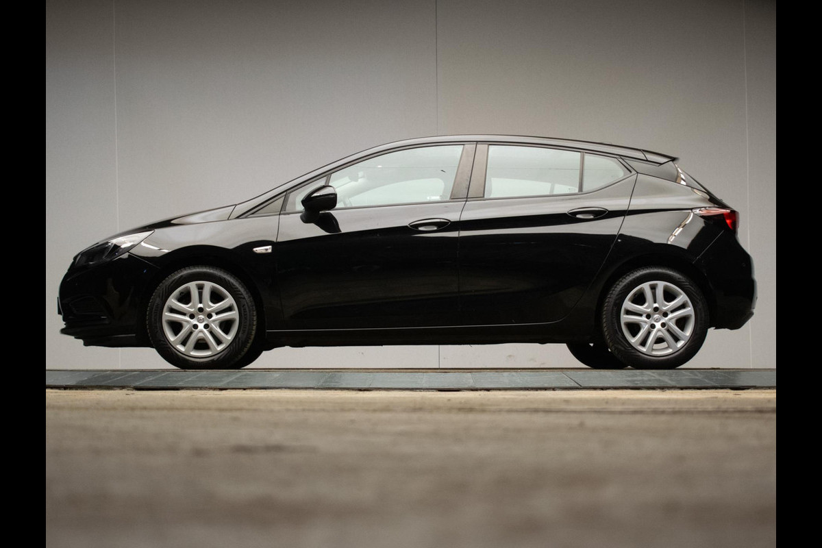 Opel Astra 1.0 Online Edition Sport (APPLE CARPLAY, GROOT NAVI, PARKEERSENSOREN, LED, CRUISE, SPORTSTOELEN, NETTE STAAT) Opel Astra 1.0 Online Edition Sport (APPLE CARPLAY, GROOT NAVI, PARKEERSENSOREN, LED, CRUISE, SPORTSTOELEN, NETTE STAAT)