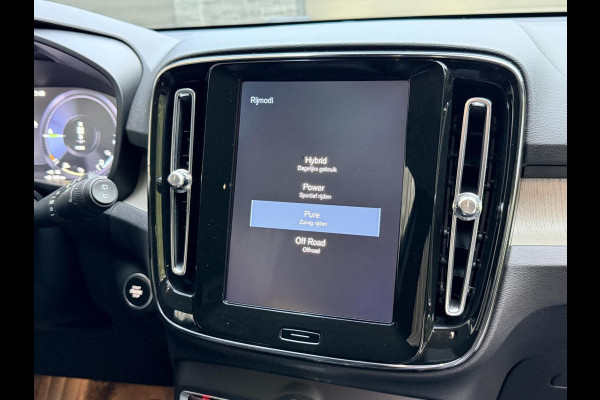 Volvo XC40 1.5 T5 Twin Engine Inscription Automaat | Leren bekleding | LED verlichting | Stoelverwarming | Getint glas | 19 inch lichtmetal Volvo XC40 1.5 T5 Twin Engine Inscription Automaat | Leren bekleding | LED verlichting | Stoelverwarming | Getint glas | 19 inch lichtmetal