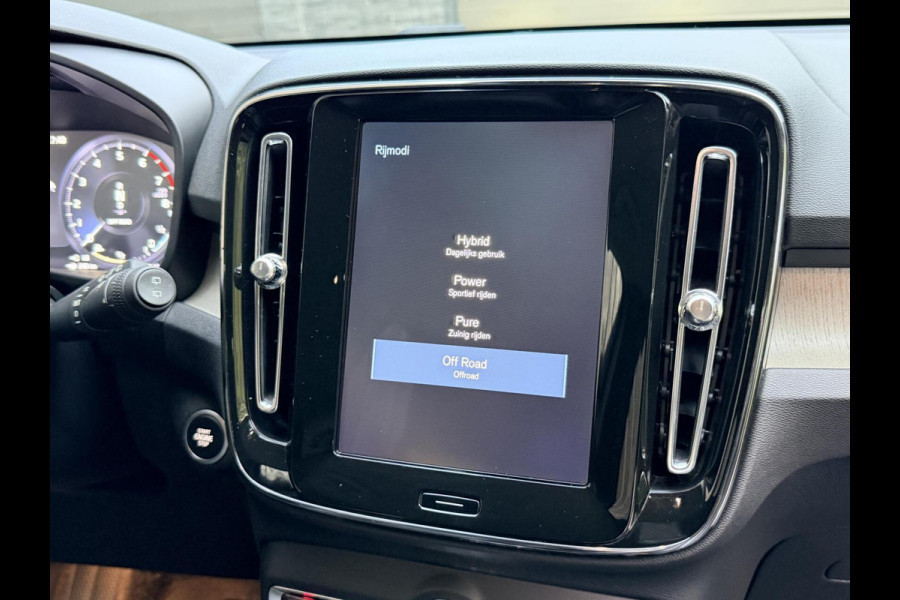 Volvo XC40 1.5 T5 Twin Engine Inscription Automaat | Leren bekleding | LED verlichting | Stoelverwarming | Getint glas | 19 inch lichtmetal Volvo XC40 1.5 T5 Twin Engine Inscription Automaat | Leren bekleding | LED verlichting | Stoelverwarming | Getint glas | 19 inch lichtmetal
