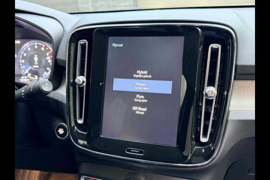 Volvo XC40 1.5 T5 Twin Engine Inscription Automaat | Leren bekleding | LED verlichting | Stoelverwarming | Getint glas | 19 inch lichtmetal Volvo XC40 1.5 T5 Twin Engine Inscription Automaat | Leren bekleding | LED verlichting | Stoelverwarming | Getint glas | 19 inch lichtmetal