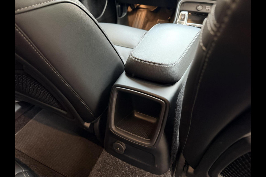 Volvo XC40 1.5 T5 Twin Engine Inscription Automaat | Leren bekleding | LED verlichting | Stoelverwarming | Getint glas | 19 inch lichtmetal Volvo XC40 1.5 T5 Twin Engine Inscription Automaat | Leren bekleding | LED verlichting | Stoelverwarming | Getint glas | 19 inch lichtmetal