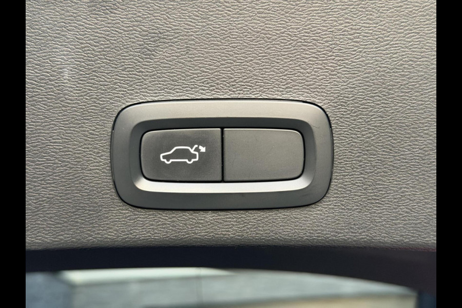 Volvo XC40 1.5 T5 Twin Engine Inscription Automaat | Leren bekleding | LED verlichting | Stoelverwarming | Getint glas | 19 inch lichtmetal Volvo XC40 1.5 T5 Twin Engine Inscription Automaat | Leren bekleding | LED verlichting | Stoelverwarming | Getint glas | 19 inch lichtmetal