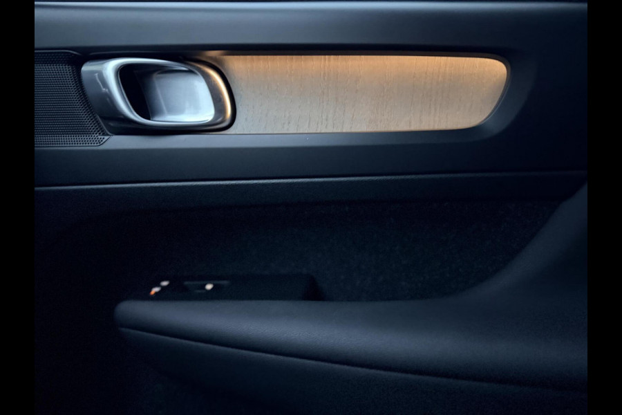 Volvo XC40 1.5 T5 Twin Engine Inscription Automaat | Leren bekleding | LED verlichting | Stoelverwarming | Getint glas | 19 inch lichtmetal Volvo XC40 1.5 T5 Twin Engine Inscription Automaat | Leren bekleding | LED verlichting | Stoelverwarming | Getint glas | 19 inch lichtmetal