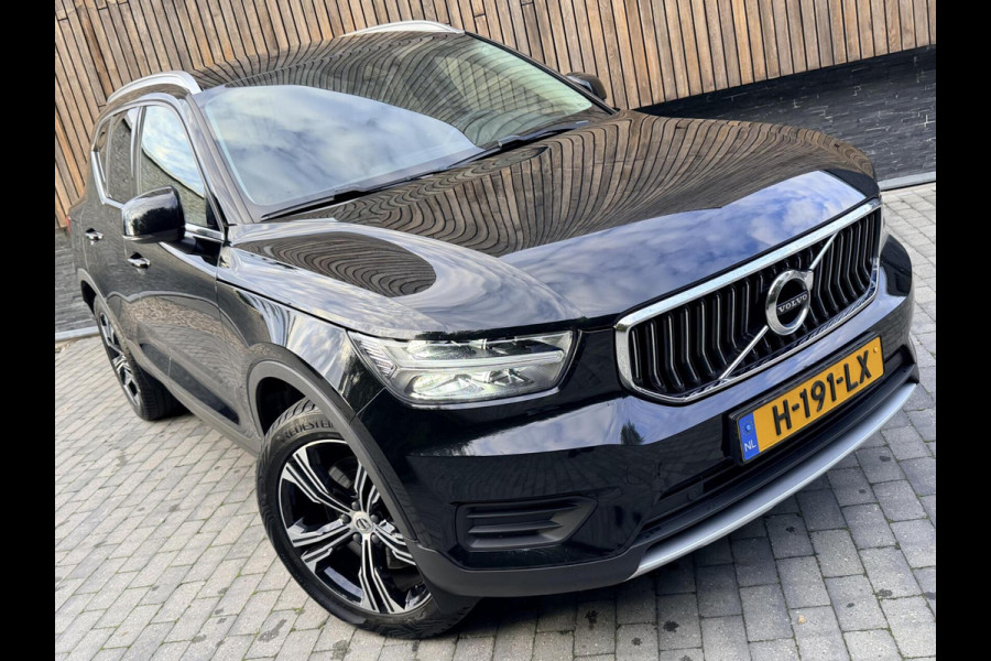 Volvo XC40 1.5 T5 Twin Engine Inscription Automaat | Leren bekleding | LED verlichting | Stoelverwarming | Getint glas | 19 inch lichtmetal Volvo XC40 1.5 T5 Twin Engine Inscription Automaat | Leren bekleding | LED verlichting | Stoelverwarming | Getint glas | 19 inch lichtmetal