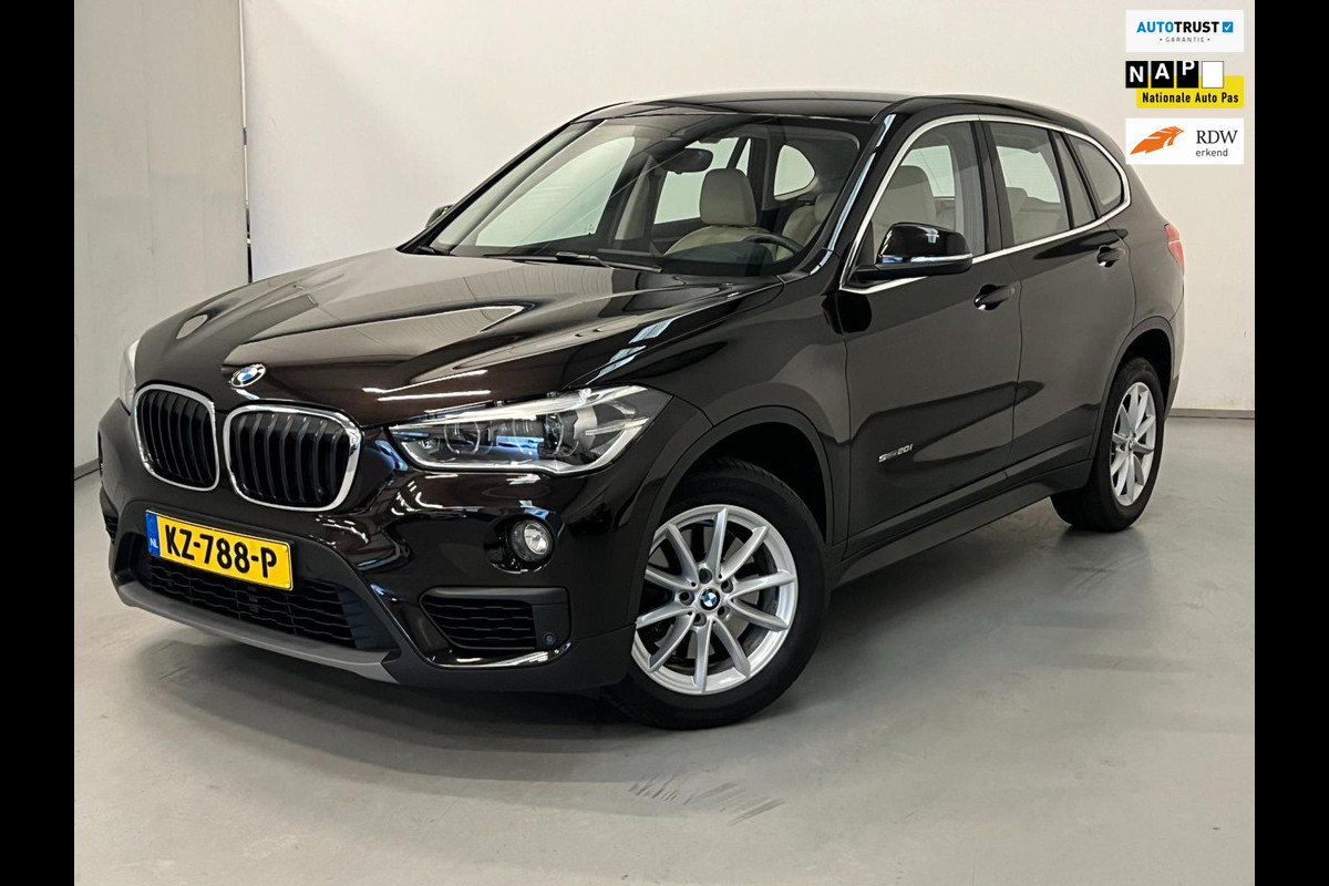 BMW X1 SDrive20i High Exe / NL-auto / Leder / Headup / Keyless