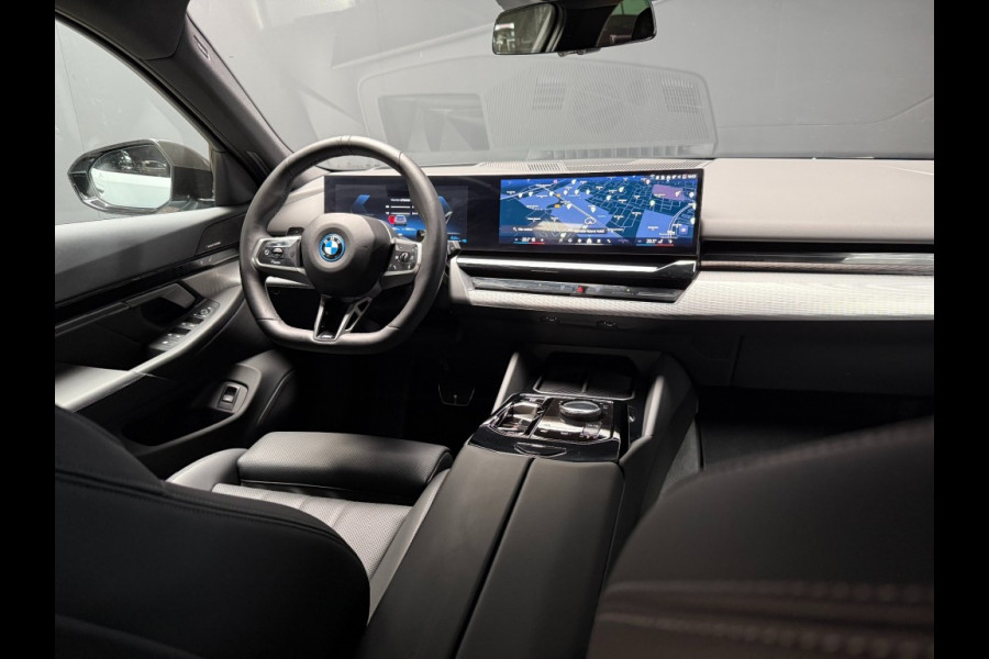 BMW 5 Serie 530e xDrive M-Sport 299pk Pro-20 inch trekhaak pano key-less BMW 5 Serie 530e xDrive M-Sport 299pk Pro-20 inch trekhaak pano key-less