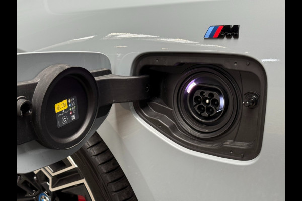 BMW 5 Serie 530e xDrive M-Sport 299pk Pro-20 inch trekhaak pano key-less BMW 5 Serie 530e xDrive M-Sport 299pk Pro-20 inch trekhaak pano key-less