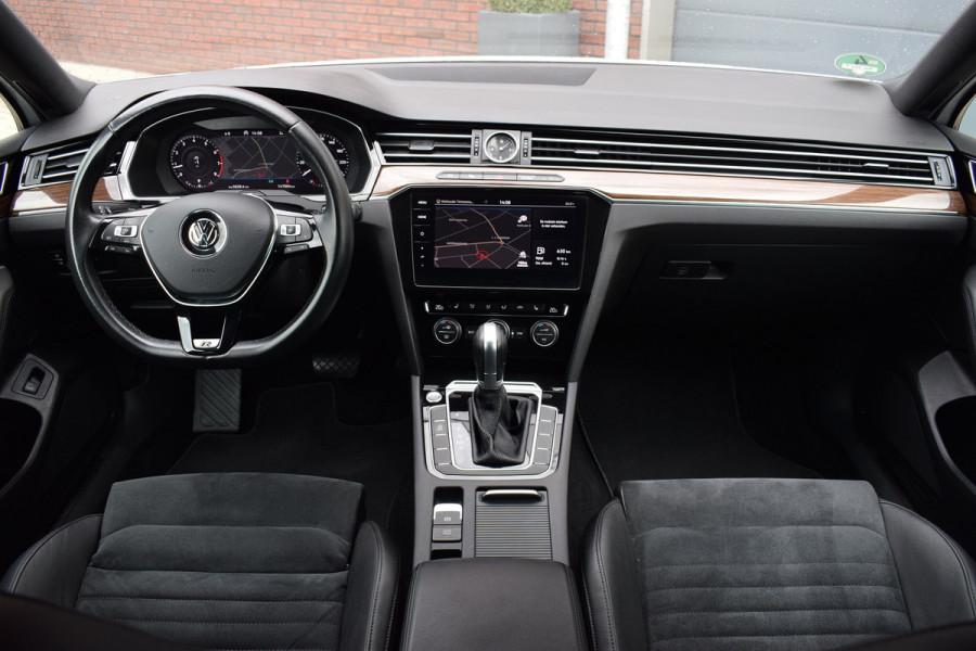 Volkswagen Passat 1.4 TSI 150pk DSG R-line | BTW | Virtual | Camera Volkswagen Passat 1.4 TSI 150pk DSG R-line | BTW | Virtual | Camera