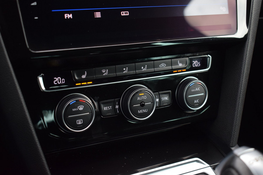 Volkswagen Passat 1.4 TSI 150pk DSG R-line | BTW | Virtual | Camera Volkswagen Passat 1.4 TSI 150pk DSG R-line | BTW | Virtual | Camera