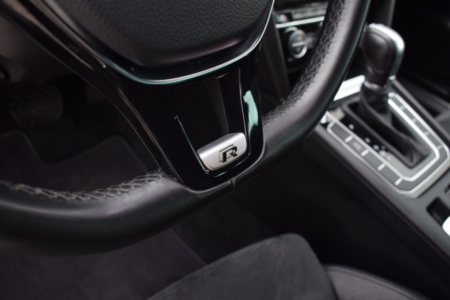 Volkswagen Passat 1.4 TSI 150pk DSG R-line | BTW | Virtual | Camera Volkswagen Passat 1.4 TSI 150pk DSG R-line | BTW | Virtual | Camera