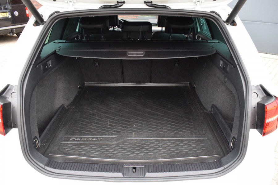 Volkswagen Passat 1.4 TSI 150pk DSG R-line | BTW | Virtual | Camera Volkswagen Passat 1.4 TSI 150pk DSG R-line | BTW | Virtual | Camera