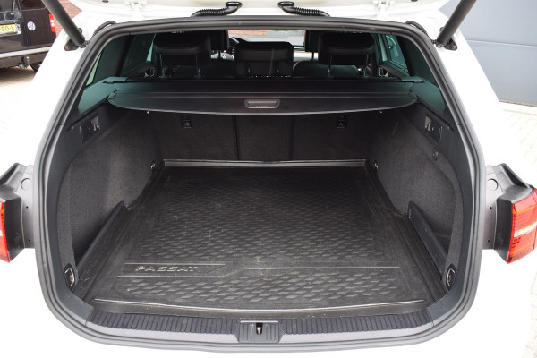 Volkswagen Passat 1.4 TSI 150pk DSG R-line | BTW | Virtual | Camera Volkswagen Passat 1.4 TSI 150pk DSG R-line | BTW | Virtual | Camera