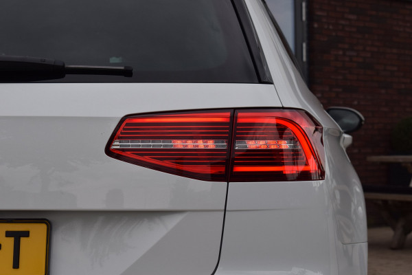 Volkswagen Passat 1.4 TSI 150pk DSG R-line | BTW | Virtual | Camera Volkswagen Passat 1.4 TSI 150pk DSG R-line | BTW | Virtual | Camera