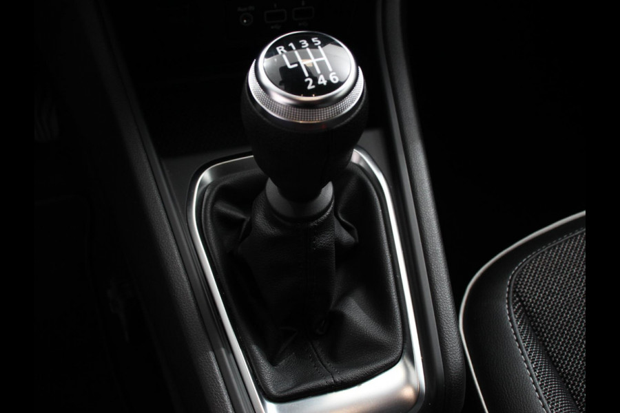 Renault Captur 1.0 TCe 90 Intens | Navigatie | Climate Control | Virtual Cockpit | Led | Parkeer sensoren | Cruise Control | Lichtmetalen velgen Renault Captur 1.0 TCe 90 Intens | Navigatie | Climate Control | Virtual Cockpit | Led | Parkeer sensoren | Cruise Control | Lichtmetalen velgen