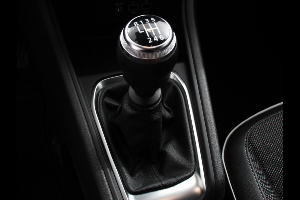 Renault Captur 1.0 TCe 90 Intens | Navigatie | Climate Control | Virtual Cockpit | Led | Parkeer sensoren | Cruise Control | Lichtmetalen velgen Renault Captur 1.0 TCe 90 Intens | Navigatie | Climate Control | Virtual Cockpit | Led | Parkeer sensoren | Cruise Control | Lichtmetalen velgen