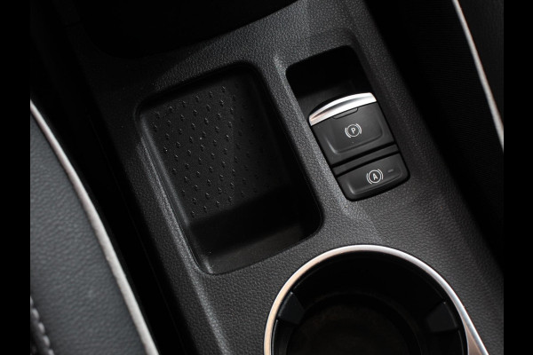 Renault Captur 1.0 TCe 90 Intens | Navigatie | Climate Control | Virtual Cockpit | Led | Parkeer sensoren | Cruise Control | Lichtmetalen velgen Renault Captur 1.0 TCe 90 Intens | Navigatie | Climate Control | Virtual Cockpit | Led | Parkeer sensoren | Cruise Control | Lichtmetalen velgen