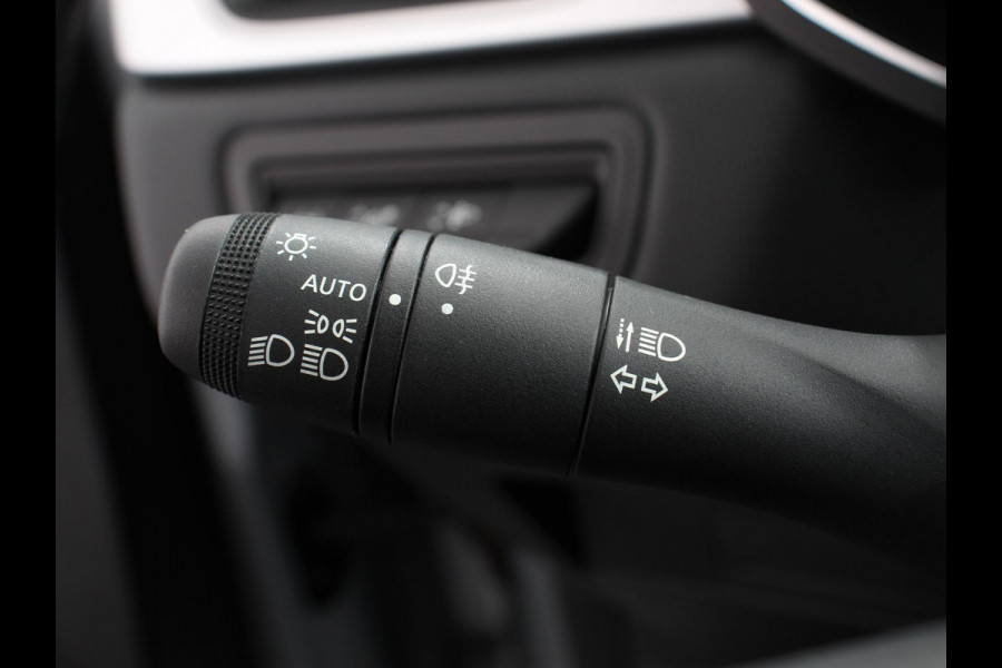 Renault Captur 1.0 TCe 90 Intens | Navigatie | Climate Control | Virtual Cockpit | Led | Parkeer sensoren | Cruise Control | Lichtmetalen velgen Renault Captur 1.0 TCe 90 Intens | Navigatie | Climate Control | Virtual Cockpit | Led | Parkeer sensoren | Cruise Control | Lichtmetalen velgen