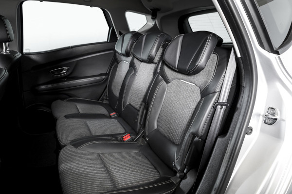 Renault Scénic 1.3 TCe Intens 140 PK - Automaat | Cruise | Stoelverw. | PDC | Camera | NAV + App. Connect | ECC | DAB | LM 20" | Trekhaak |