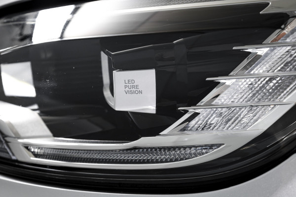 Renault Scénic 1.3 TCe Intens 140 PK - Automaat | Cruise | Stoelverw. | PDC | Camera | NAV + App. Connect | ECC | DAB | LM 20" | Trekhaak |