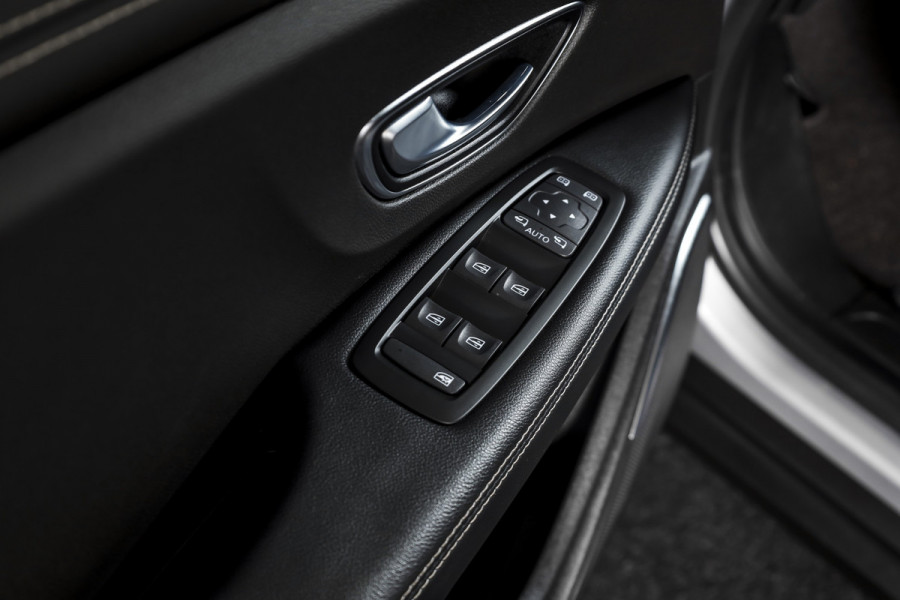 Renault Scénic 1.3 TCe Intens 140 PK - Automaat | Cruise | Stoelverw. | PDC | Camera | NAV + App. Connect | ECC | DAB | LM 20" | Trekhaak |