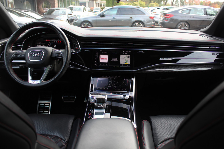 Audi Q8 55 TFSI quattro Pro Line S / Trekhaak / Panoramadak / Camera / Head-up / Luxe Leder / Carbon / 22'' / RS Seats / Keyless / Sfeerverlichting / Matrix LED / Stoelventilatie / Stuur+Stoelverwarming / DAB / ACC / Stoelm