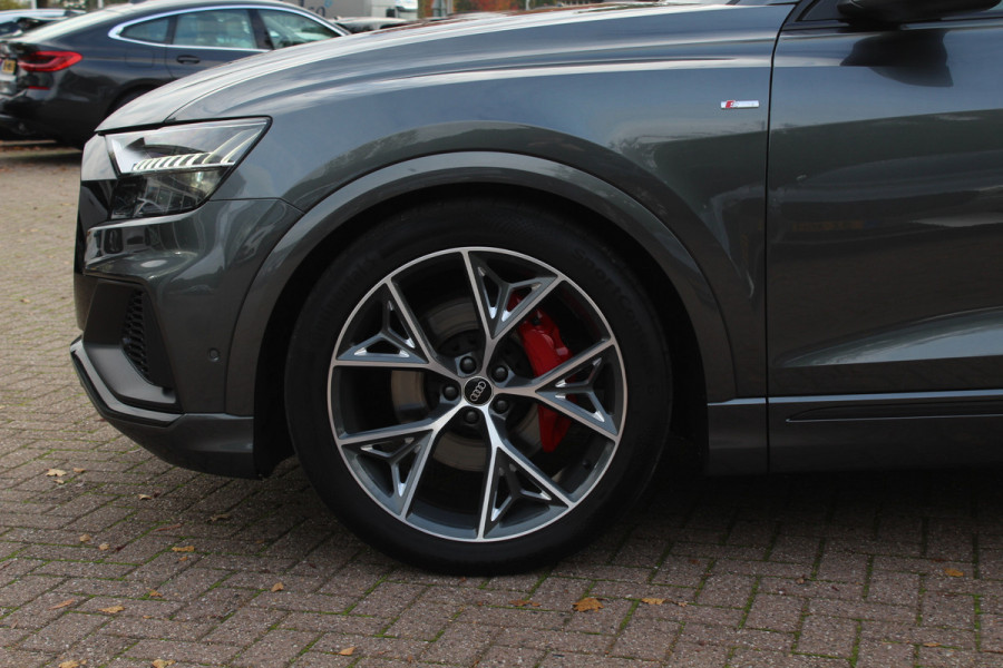Audi Q8 55 TFSI quattro Pro Line S / Trekhaak / Panoramadak / Camera / Head-up / Luxe Leder / Carbon / 22'' / RS Seats / Keyless / Sfeerverlichting / Matrix LED / Stoelventilatie / Stuur+Stoelverwarming / DAB / ACC / Stoelm