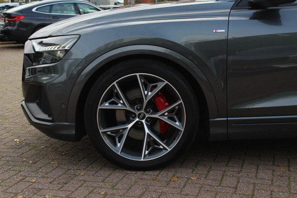 Audi Q8 55 TFSI quattro Pro Line S / Trekhaak / Panoramadak / Camera / Head-up / Luxe Leder / Carbon / 22'' / RS Seats / Keyless / Sfeerverlichting / Matrix LED / Stoelventilatie / Stuur+Stoelverwarming / DAB / ACC / Stoelm
