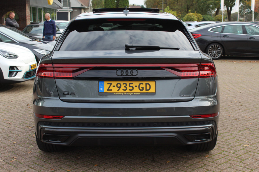 Audi Q8 55 TFSI quattro Pro Line S / Trekhaak / Panoramadak / Camera / Head-up / Luxe Leder / Carbon / 22'' / RS Seats / Keyless / Sfeerverlichting / Matrix LED / Stoelventilatie / Stuur+Stoelverwarming / DAB / ACC / Stoelm