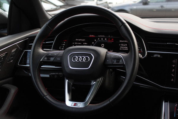 Audi Q8 55 TFSI quattro Pro Line S / Trekhaak / Panoramadak / Camera / Head-up / Luxe Leder / Carbon / 22'' / RS Seats / Keyless / Sfeerverlichting / Matrix LED / Stoelventilatie / Stuur+Stoelverwarming / DAB / ACC / Stoelm