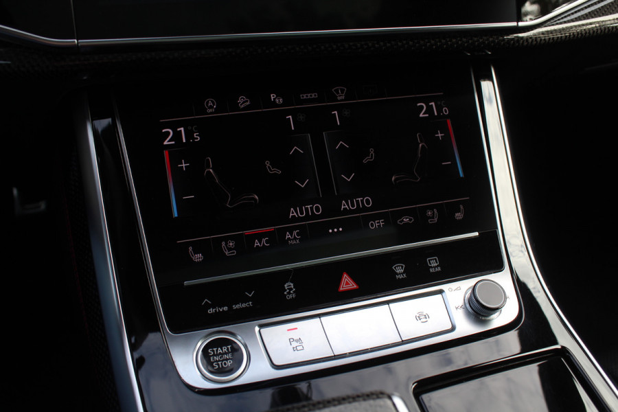 Audi Q8 55 TFSI quattro Pro Line S / Trekhaak / Panoramadak / Camera / Head-up / Luxe Leder / Carbon / 22'' / RS Seats / Keyless / Sfeerverlichting / Matrix LED / Stoelventilatie / Stuur+Stoelverwarming / DAB / ACC / Stoelm