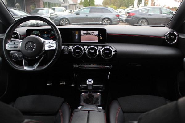 Mercedes-Benz A-Klasse 200 Business Solution AMG / Panoramadak / Camera / Leder&Alcantara / 18'' / Stoelverwarming / LED / DAB / Cruise Control Mercedes-Benz A-Klasse 200 Business Solution AMG / Panoramadak / Camera / Leder&Alcantara / 18'' / Stoelverwarming / LED / DAB / Cruise Control