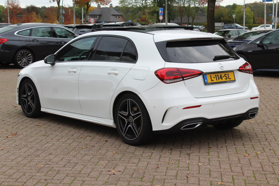 Mercedes-Benz A-Klasse 200 Business Solution AMG / Panoramadak / Camera / Leder&Alcantara / 18'' / Stoelverwarming / LED / DAB / Cruise Control Mercedes-Benz A-Klasse 200 Business Solution AMG / Panoramadak / Camera / Leder&Alcantara / 18'' / Stoelverwarming / LED / DAB / Cruise Control