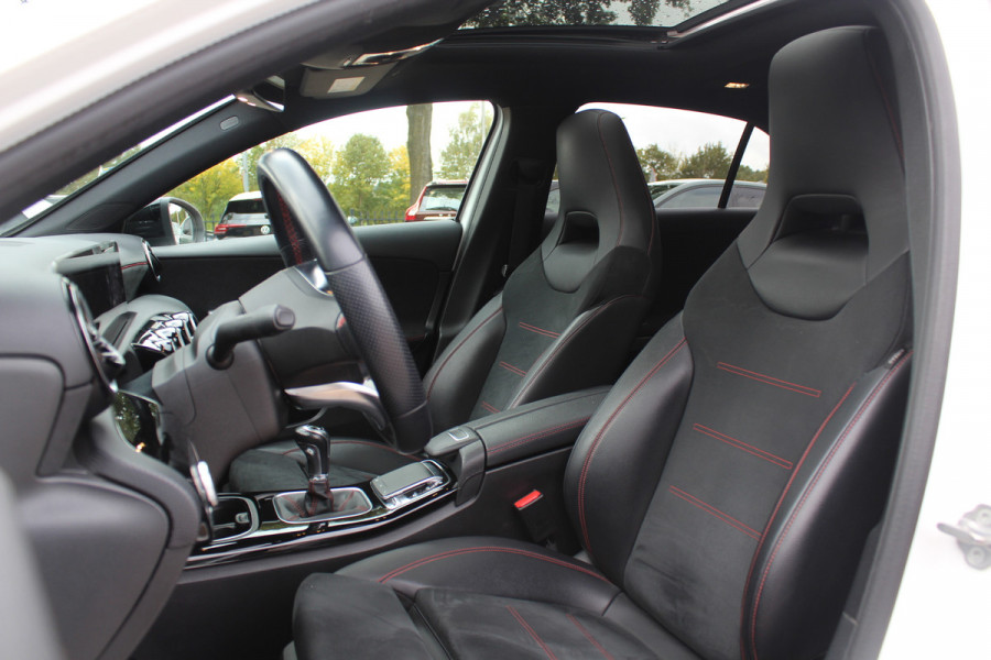 Mercedes-Benz A-Klasse 200 Business Solution AMG / Panoramadak / Camera / Leder&Alcantara / 18'' / Stoelverwarming / LED / DAB / Cruise Control Mercedes-Benz A-Klasse 200 Business Solution AMG / Panoramadak / Camera / Leder&Alcantara / 18'' / Stoelverwarming / LED / DAB / Cruise Control
