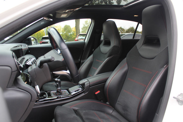 Mercedes-Benz A-Klasse 200 Business Solution AMG / Panoramadak / Camera / Leder&Alcantara / 18'' / Stoelverwarming / LED / DAB / Cruise Control Mercedes-Benz A-Klasse 200 Business Solution AMG / Panoramadak / Camera / Leder&Alcantara / 18'' / Stoelverwarming / LED / DAB / Cruise Control