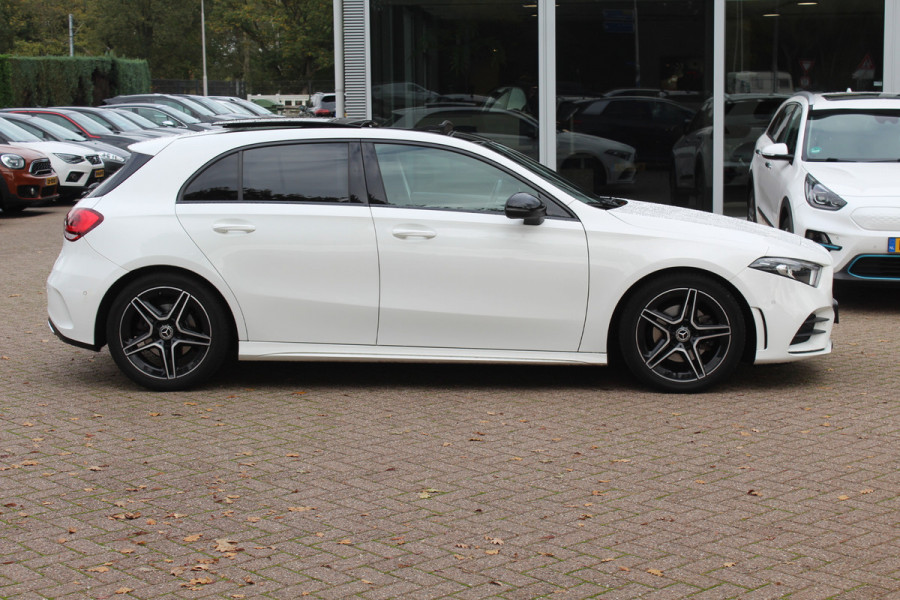 Mercedes-Benz A-Klasse 200 Business Solution AMG / Panoramadak / Camera / Leder&Alcantara / 18'' / Stoelverwarming / LED / DAB / Cruise Control Mercedes-Benz A-Klasse 200 Business Solution AMG / Panoramadak / Camera / Leder&Alcantara / 18'' / Stoelverwarming / LED / DAB / Cruise Control
