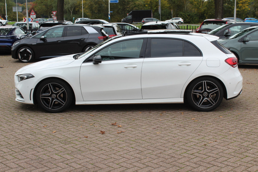 Mercedes-Benz A-Klasse 200 Business Solution AMG / Panoramadak / Camera / Leder&Alcantara / 18'' / Stoelverwarming / LED / DAB / Cruise Control Mercedes-Benz A-Klasse 200 Business Solution AMG / Panoramadak / Camera / Leder&Alcantara / 18'' / Stoelverwarming / LED / DAB / Cruise Control