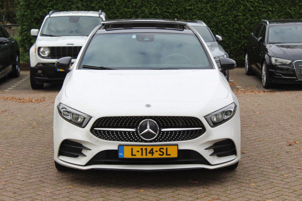 Mercedes-Benz A-Klasse 200 Business Solution AMG / Panoramadak / Camera / Leder&Alcantara / 18'' / Stoelverwarming / LED / DAB / Cruise Control Mercedes-Benz A-Klasse 200 Business Solution AMG / Panoramadak / Camera / Leder&Alcantara / 18'' / Stoelverwarming / LED / DAB / Cruise Control