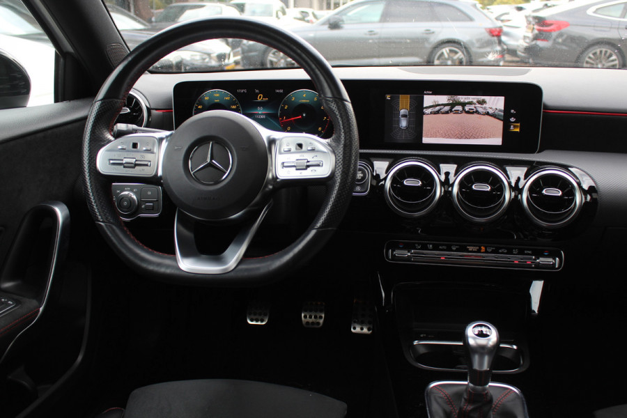 Mercedes-Benz A-Klasse 200 Business Solution AMG / Panoramadak / Camera / Leder&Alcantara / 18'' / Stoelverwarming / LED / DAB / Cruise Control Mercedes-Benz A-Klasse 200 Business Solution AMG / Panoramadak / Camera / Leder&Alcantara / 18'' / Stoelverwarming / LED / DAB / Cruise Control