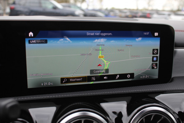 Mercedes-Benz A-Klasse 200 Business Solution AMG / Panoramadak / Camera / Leder&Alcantara / 18'' / Stoelverwarming / LED / DAB / Cruise Control Mercedes-Benz A-Klasse 200 Business Solution AMG / Panoramadak / Camera / Leder&Alcantara / 18'' / Stoelverwarming / LED / DAB / Cruise Control