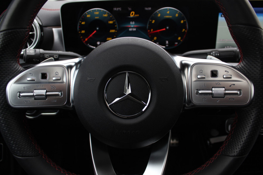 Mercedes-Benz A-Klasse 200 Business Solution AMG / Panoramadak / Camera / Leder&Alcantara / 18'' / Stoelverwarming / LED / DAB / Cruise Control Mercedes-Benz A-Klasse 200 Business Solution AMG / Panoramadak / Camera / Leder&Alcantara / 18'' / Stoelverwarming / LED / DAB / Cruise Control
