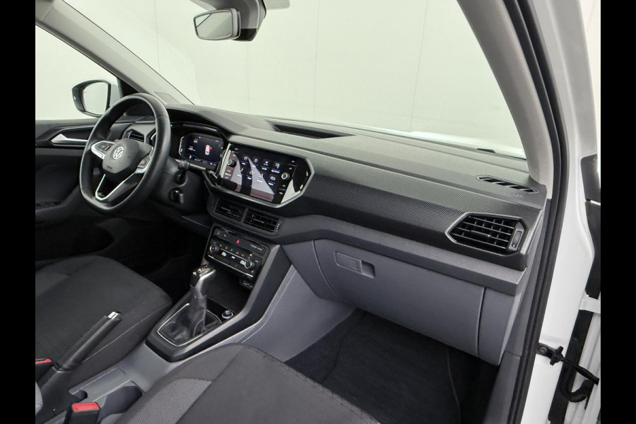 Volkswagen T-Cross 1.0 TSI Style R LINE ! | DODE HOEK DETECTIE | VIRTUAL DASH | STOELVERWARMING | NAVI | CLIMA | RIJKLAARPRIJS INCL. 12MND BOVAG GARANTIE | Volkswagen T-Cross 1.0 TSI Style R LINE ! | DODE HOEK DETECTIE | VIRTUAL DASH | STOELVERWARMING | NAVI | CLIMA | RIJKLAARPRIJS INCL. 12MND BOVAG GARANTIE |
