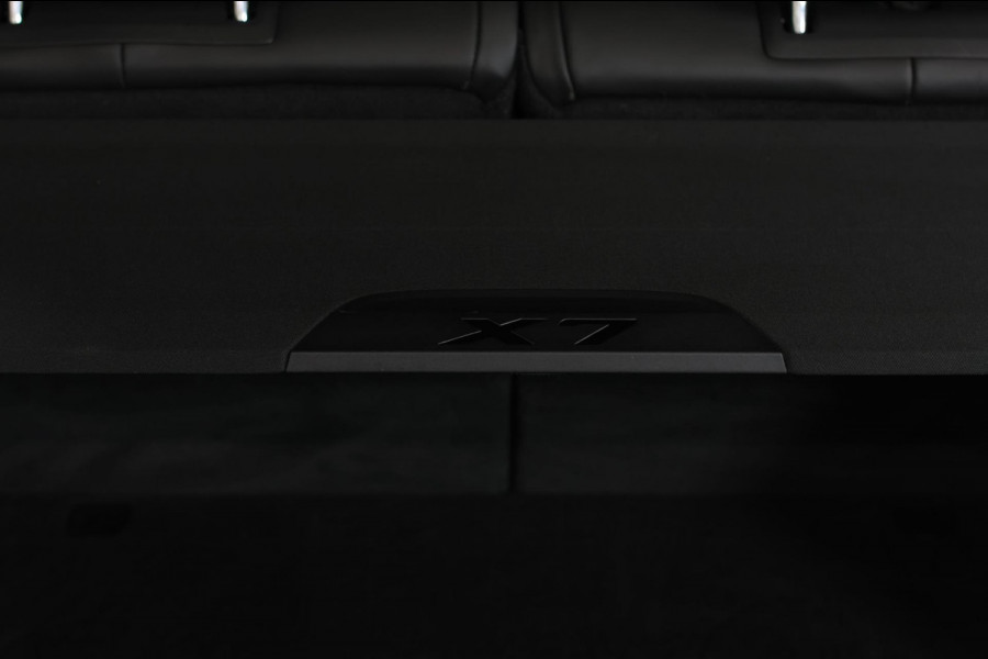 BMW X7 M50i *Sky Lounge*B&W Audio*Mansory*Massage*360 Camera*
