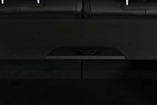 BMW X7 M50i *Sky Lounge*B&W Audio*Mansory*Massage*360 Camera*