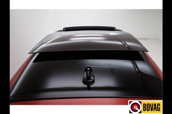 Volkswagen Golf 1.5 eHybrid GTE Black Style 272 PK | Panoramadak | Leer | Elec. trekhaak | Headup | Stoel- & stuurverw. | Stoelventilatie, Sfeerverlichting, bestuurdersstoel met geheugen, IQ matrix Led, Travel assist Volkswagen Golf 1.5 eHybrid GTE Black Style 272 PK | Panoramadak | Leer | Elec. trekhaak | Headup | Stoel- & stuurverw. | Stoelventilatie, Sfeerverlichting, bestuurdersstoel met geheugen, IQ matrix Led, Travel assist