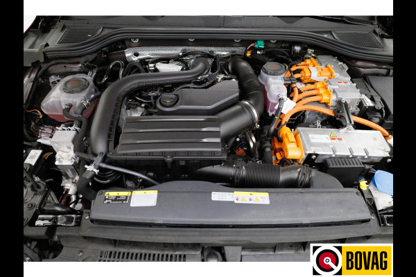 Volkswagen Golf 1.5 eHybrid GTE Black Style 272 PK | Panoramadak | Leer | Elec. trekhaak | Headup | Stoel- & stuurverw. | Stoelventilatie, Sfeerverlichting, bestuurdersstoel met geheugen, IQ matrix Led, Travel assist Volkswagen Golf 1.5 eHybrid GTE Black Style 272 PK | Panoramadak | Leer | Elec. trekhaak | Headup | Stoel- & stuurverw. | Stoelventilatie, Sfeerverlichting, bestuurdersstoel met geheugen, IQ matrix Led, Travel assist